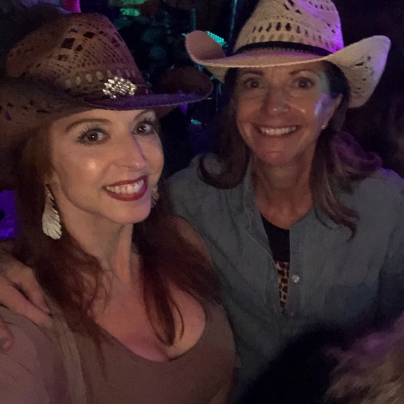 Meet your Posher, Amber - Picture 6 of 16